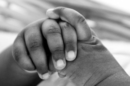 THE MAGICAL POWERS OF SKIN TO SKIN BETWEEN MOM AND BABY