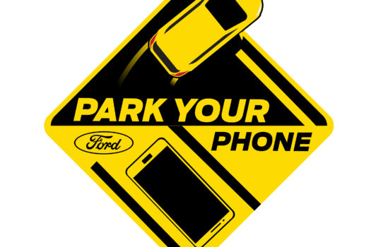 WHY YOU SHOULD NOT TAKE A SELFIE WHILE DRIVING