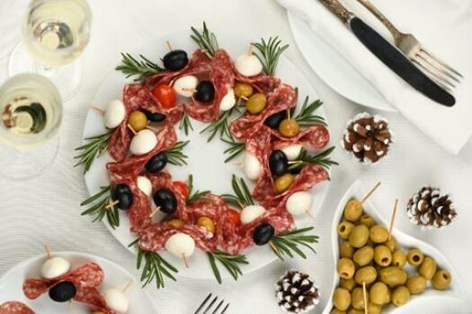 SPREAD THE JOY THIS CHRISTMAS BY ADDING EVOO AND OLIVES IN YOUR MENU