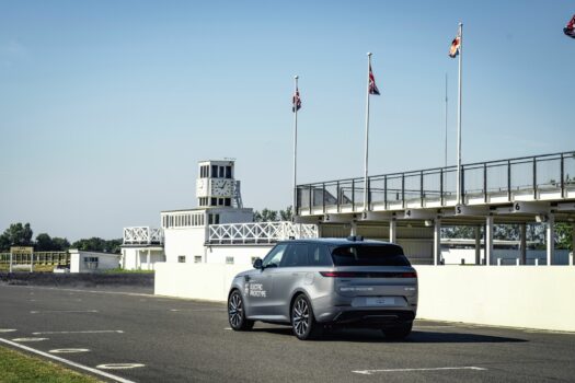 INTRODUCING RANGE ROVER SPORTS ELECTRIC : THE PINNACLE OF SPORTING LUXURY