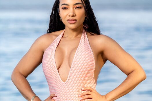 AMANDA DU-PONT OPENS UP ABOUT FAITH, FITNESS & LIFE ON TROPIKA ISLAND