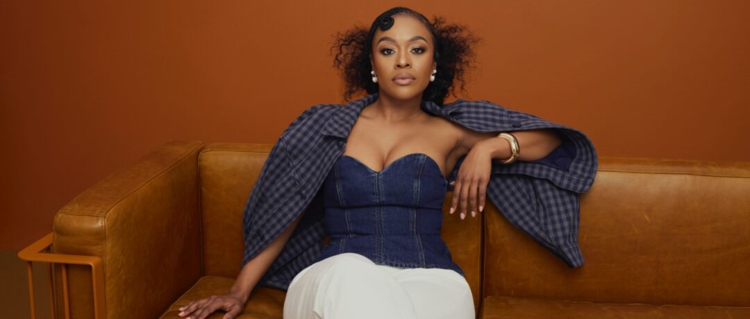 LEVI’S® CURVY AND CINCH STYLING TIPS: A WARDROBE STAPLE REIMAGED